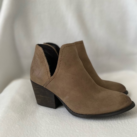 Steve Madden Size 6M Taupe Leather Ankle Boots - Picture 3 of 16
